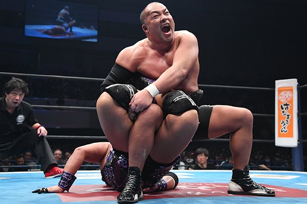 新日本プロレスリング株式会社 金沢克彦 そのハイライトシーンはevilのscorpion Deathlockを耐え抜いた石井が こちらが本家直伝とばかりにサソリ固めを極め返したシーン このとき石井は 本家 長州力ばりに絞り上げる自分の両腕をしっかりロックしてい 新日本プロレスリング株式会社 金沢克彦 そのハイライトシーンはevilのscorpion Deathlockを耐え抜いた石井が こちらが本家直伝とばかりにサソリ固めを極め返したシーン このとき石井は 本家 長州力ばりに絞り上げる自分の両腕をしっかりロックしてい