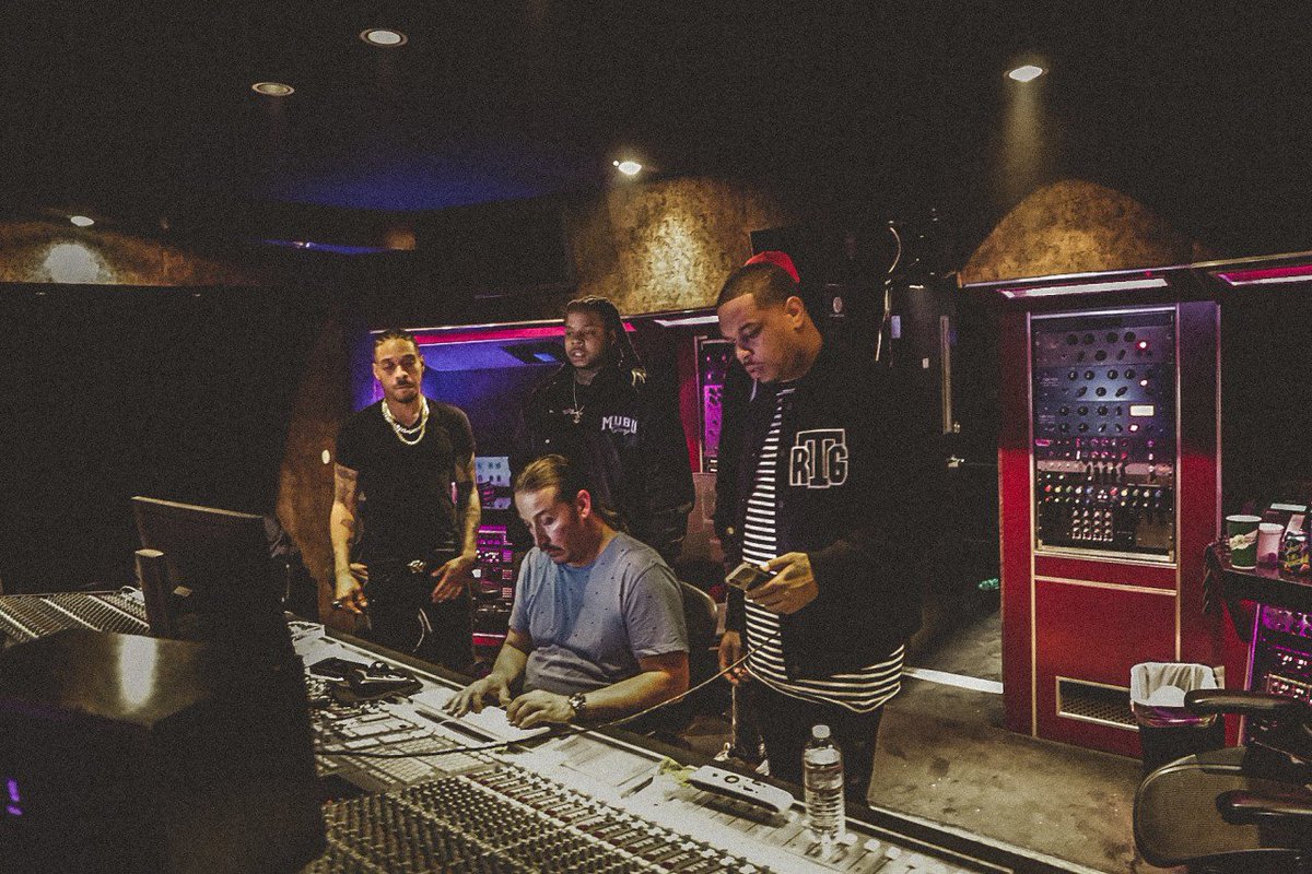 TheChefSean's tweet photo. Great session with @KingL x @TheChefSean in Hollywood #chicagoagainsteverybody #chefsean #kingl #kinglouie https://t.co/HogiCZSUX8