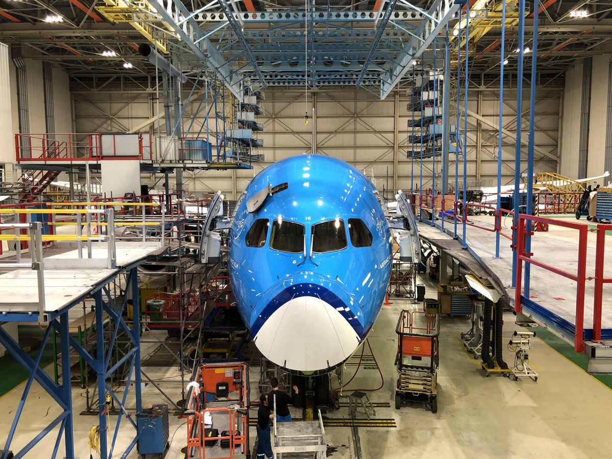 Michelle_Pronk's tweet photo. Hoe cool! Filmen in Hangar 14 @YachtNL #yachttrainees @KLM https://t.co/kiG5rSvuP0