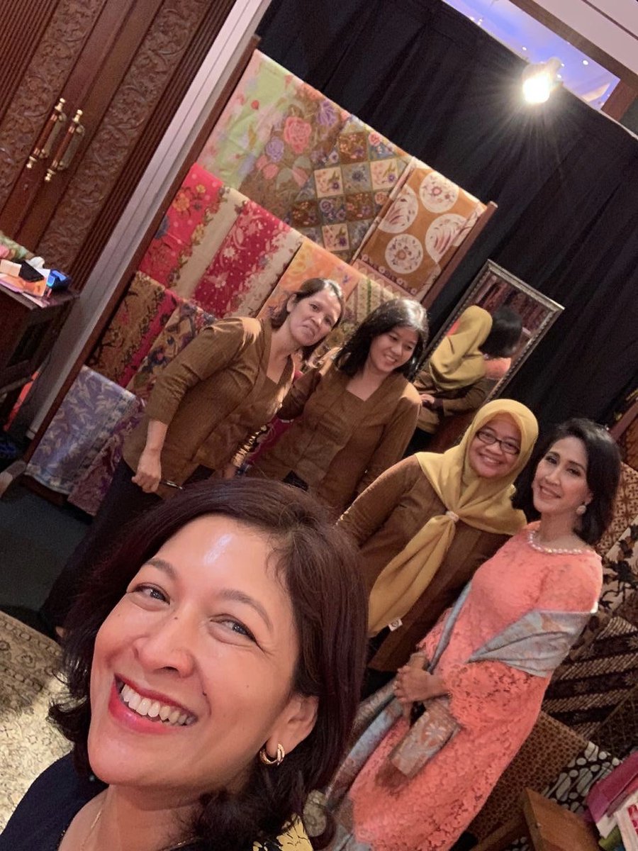 2nyonya's tweet photo. Jangan lupa, 2Nyonya Batik hadir di GELAR BATIK NUSANTARA, Assembly Hall, JCC Senayan Jakarta. 8-12 Mei ‘19. Manjakan mata anda dgn hasil karya anak negeri yg mutakhir #batik #expo #exhibtion #gelarbatiknusantara https://t.co/i9rUXPUxUs