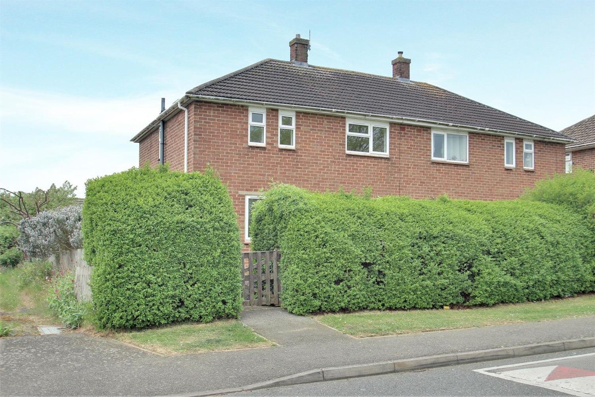 We think you will struggle to find a better home for a better price than this great size family home on the outskirts of Irthlingborough!
flinklp.haart.co.uk/ForSaleV5/?pro…