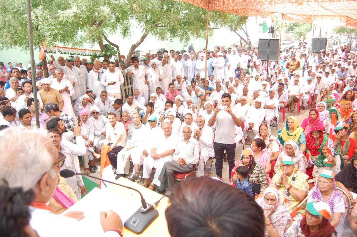 BhupinderShooda's tweet photo. कांग्रेस ने पिछड़ा वर्ग को क्लास दो में आरक्षण देने का काम किया। सरकार आने पर इसे यथावत लागू रखा जाएगा।सौ-सौ गज के प्लाट व मकान बनाने के लिए जो अनुदान राशि थी,वह जारी की जाएगी।जो लोग बचे हुए हैं,उन्हें भी मकान और प्लाट मुहैया कराए जाएंगे। 

सोनीपत में पिछड़ा वर्ग सम्मेलन के दौरान https://t.co/15R1pKJL0J