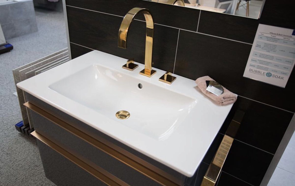 One of our favourite sinks in store at the moment, check out the brass taps 👌🏻😍  call 01246290463 for more information.