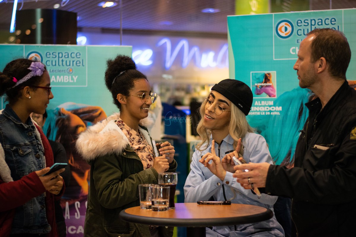 Gaidigphotos's tweet photo. Quand @iambilalhassani s'enjaille sur ses chansons diffusées pendant la #KINGDOMDEDICACE 

Merci de ne pas les utiliser sans me créditer et sans mon autorisation (@Gaidigphotos ici et @/gaidigphotography sur instagram) https://t.co/VfCYjCGU7V