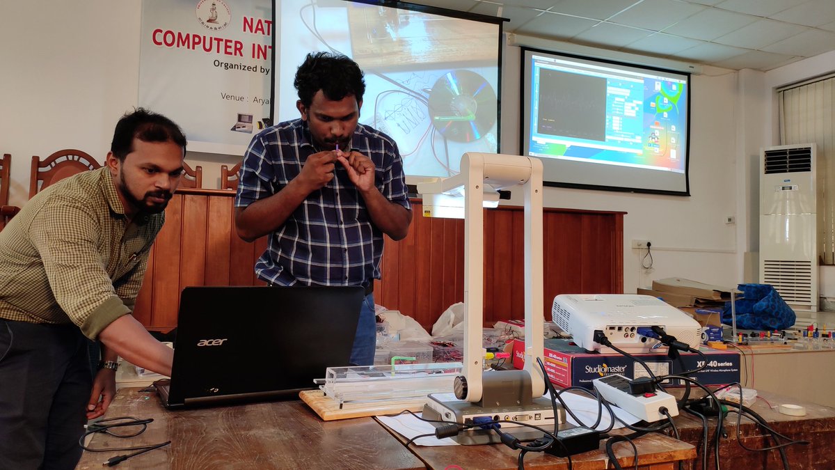 CSparkResearch's tweet photo. Mohd. Rafeek floored an audience of phy teachers with a carefully executed set of acoustic demonstrations using ingenious apparatuses; straws, pipes, and cut up pistons!
#interferenceofsound #expeyes17 #RISE #nodes #antinodes https://t.co/XlCtC1sSVG