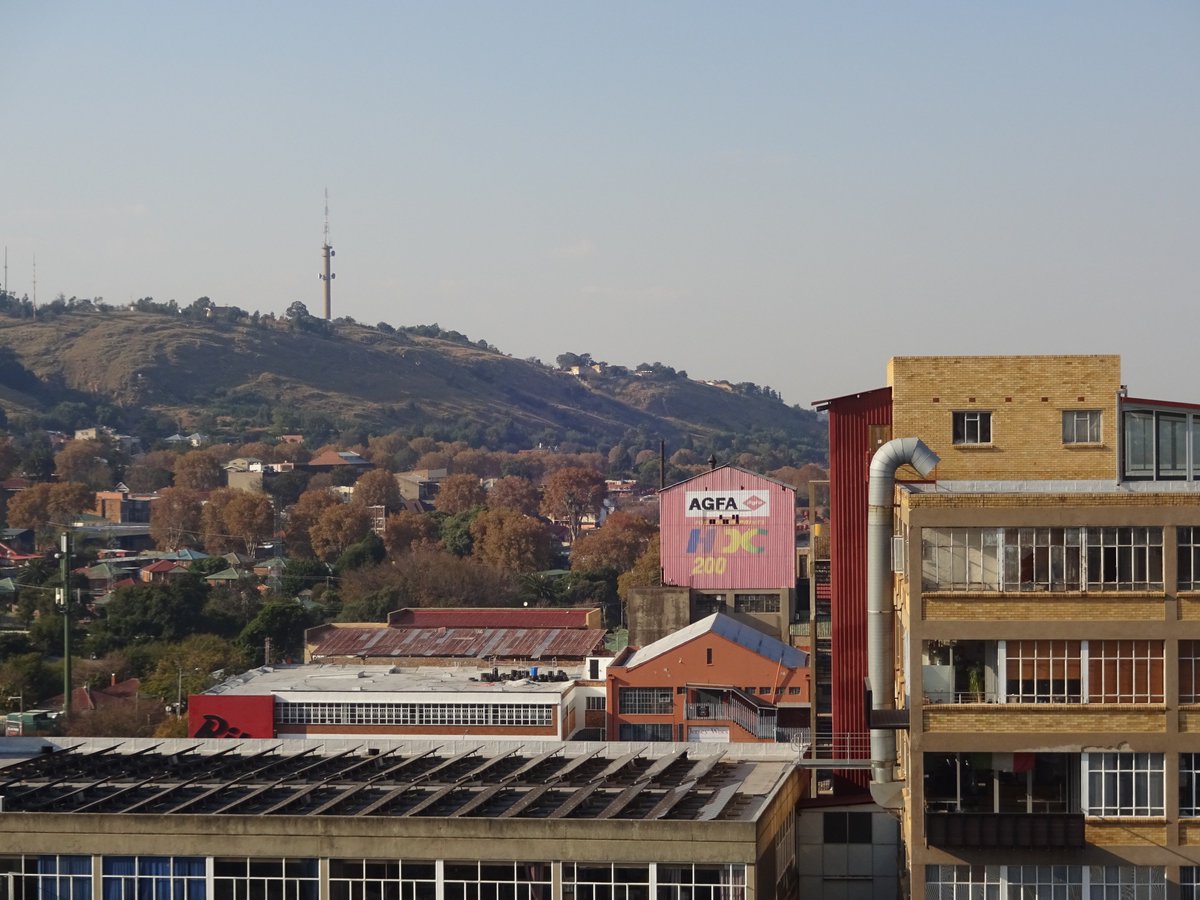 EdWhitelaw's tweet photo. @realideasorg @PlymSocEnt @SocEntGlobal @sabritish Energizing #day1 tour of #MakersValley from the unstoppable #EastJozi! A #socent combination of events promontion, tour guides, youth work and marketing - I never seen the like of it! #CreativeIndustries #making #InclusiveGrowth #kota https://t.co/v96DPbayBL