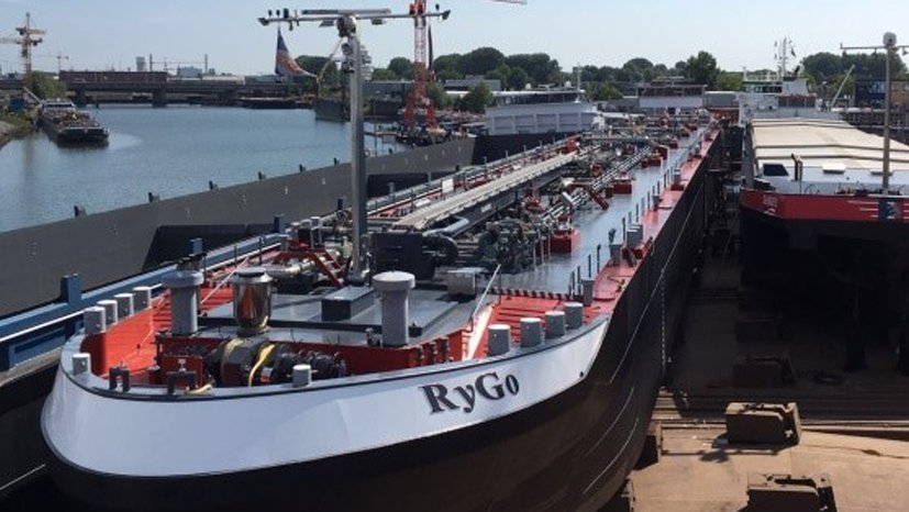 clinsh_eulife's tweet photo. #CLINSH skipper @FrankRycquart "At the moment, aftertreatment is by far the most efficient technology for cleaner shipping" Want to know why? Read the full interview here ➡️ https://t.co/rhLJA1PEOA #AirQuality #inlandshipping #transport #NOX https://t.co/t0GNgwHFvx