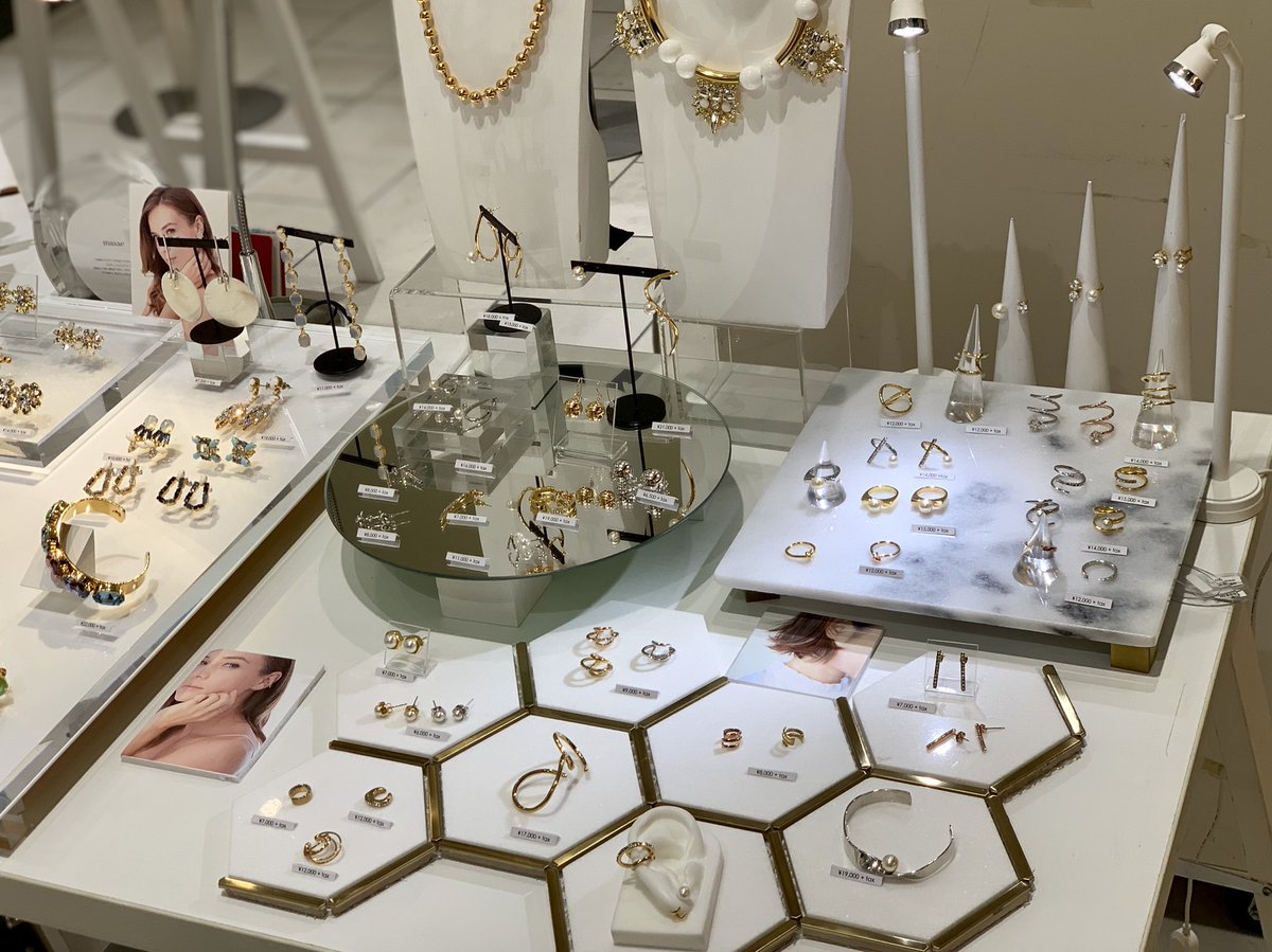 渋谷ヒカリエ Shinqsーシンクスー A Twitter 1f 特設スペース Pop Up Shop Masae Hue ふたつの アクセサリーブランドが期間限定で出店中 スタイリングのアクセントになるアイテムをお楽しみください 会期 5月7日 火 12日 日 1fビューティー担当 渋谷ヒカリエ Shinqsーシンクスー A Twitter 1f 特設スペース Pop Up Shop Masae Hue ふたつの アクセサリーブランドが期間限定で出店中 スタイリングのアクセントになるアイテムをお楽しみください 会期 5月7日 火 12日 日 1fビューティー担当