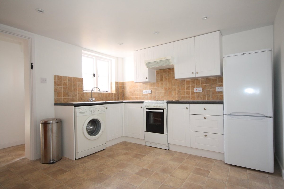 NickGriffithsUK's tweet image. I've recently listed this charming cottage in #Ripley for £1350pcm.  It has been lovingly renovated and has direct access onto the green. Please contact me for more information or to arrange a viewing.
#Woking #WokingProperty #WeLoveWoking #VillageLife #CharacterHomes