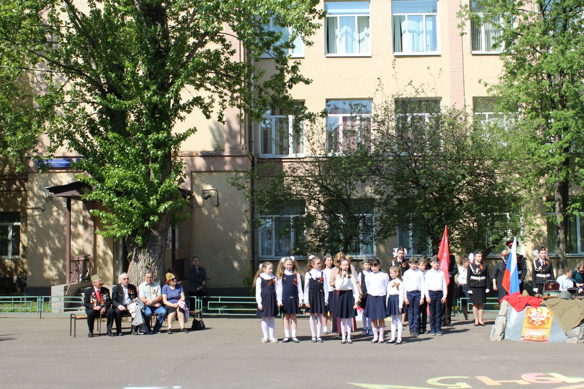 romanovschool's tweet photo. В ГБОУ #Романовскаяшкола поздравляют ветеранов #ВОВ и проводят торжественные линейки в честь 9 Мая https://t.co/EbN2OBx6jY