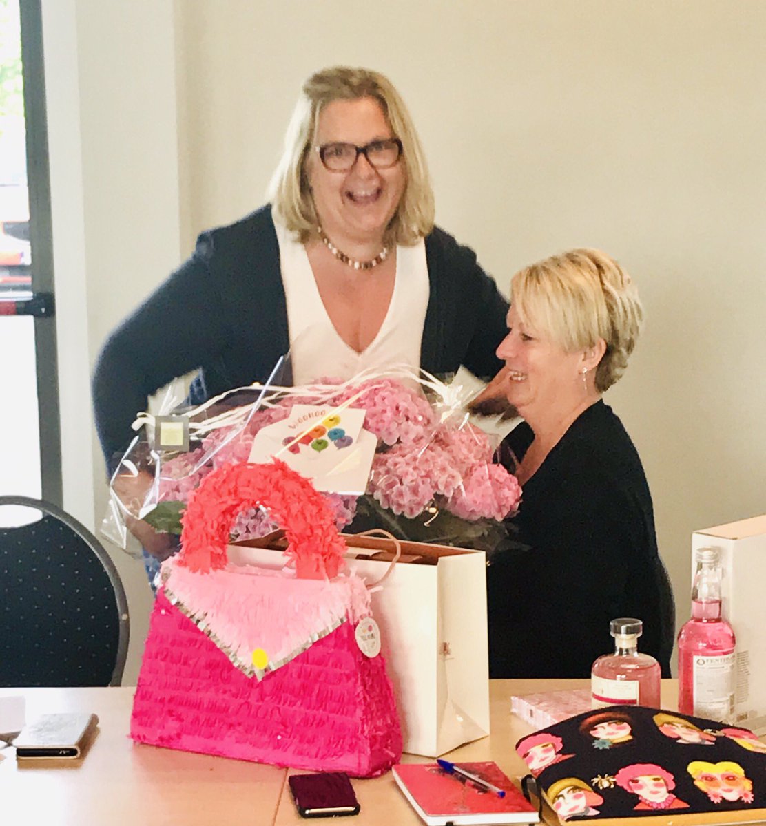 SGR_UNIK's tweet photo. We wuiven een #topcollega uit! Hilde Vandersteen gaat een nieuwe uitdaging aan en wordt in de (roze) bloemetjes gezet door de collega’s basisonderwijs @Sgr9Ringscholen!
#succesinjenieuwejob #straffemadam #nieuweuitdaging https://t.co/UtHCHXBJ4l