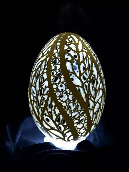 Originated from Easter Egg, Egg Shell Carving is a kind of art gradually becoming popular in recent years, but in Datong, this kind of art has a long history. People made the common shells into delicate artware to show happiness. #ShanxiArt