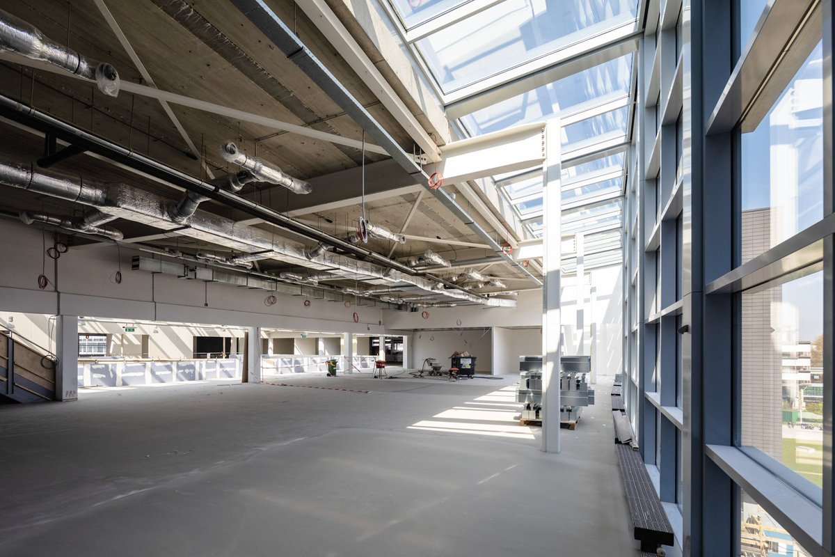 FontysBEnT's tweet photo. Wat een plaatje hè? Nog een paar maanden en dan verhuizen wij met onze Eindhovense studenten en medewerkers naar dit gebouw op de TU/e campus: de Rondom. #Eindhoven #Fontys #Techniek #FontysBEnT https://t.co/Ctr6DjxlGr