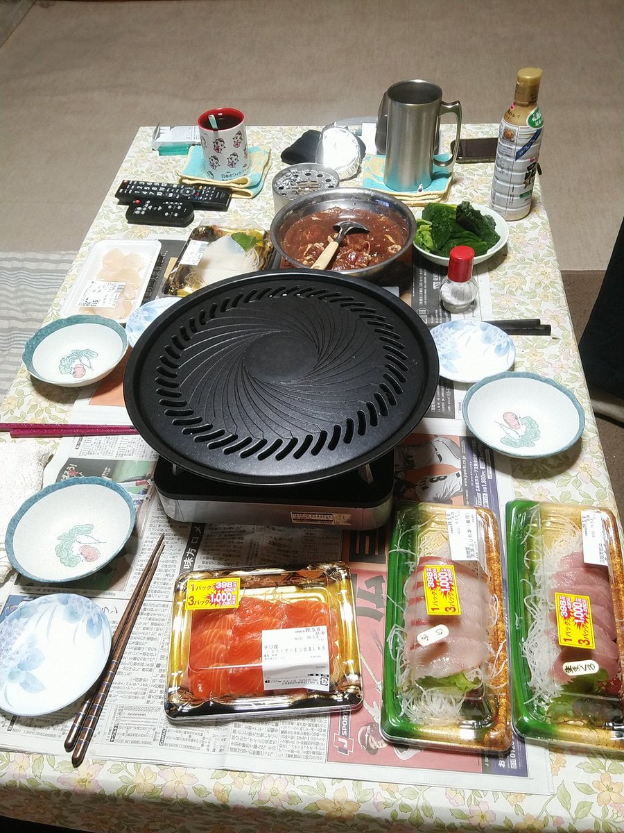 hougyokudensetu's tweet photo. ちょっと早い母の日ってことでジンギスカンやら刺身やら！！
プチレーブのパイシューも買ってきました(*´﹃`*) https://t.co/QujdDPBnBC