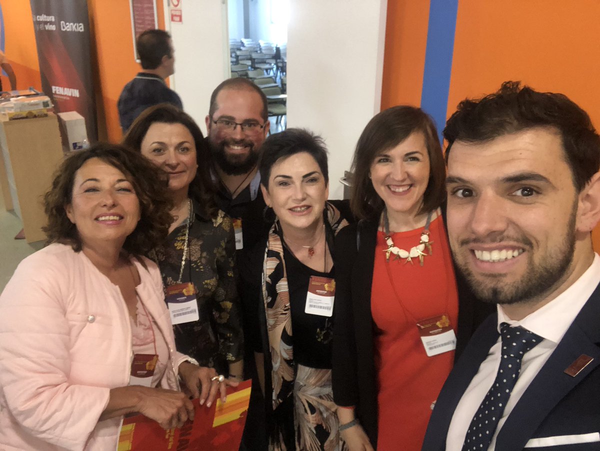 ferratusbodegas's tweet photo. Ayer pasamos una jornada maravillosa en @Fenavin_Oficial 2019 🤗
¡Compartiendo nuestra pasión por el #vino con grandes personas! 🍷

¡Vamos a por un nuevo día con energía! 😉 #FelizMiércoles 

📸 de @ZoltanCsabaNagy junto a @A_Pita_Cega, @BodegasMenade, @Cuncamusa https://t.co/wVMvED3zEo