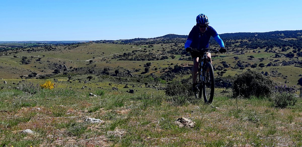 Lillomonte's tweet photo. 2 pedaladas y nos metemos en el día 12 de mayo…
Listas las novedades de la Quedada #BTT de #Alaraz (recorrido, track, sorteos...):

https://t.co/wJjXslYsxk

Cargad el track #GPS y nos vemos el domingo en Alaraz...

#AlarazParaísoBTT #QuedadaBTTAlaraz #Wikiloc @CervezaLaVirgen https://t.co/876AEivMXk