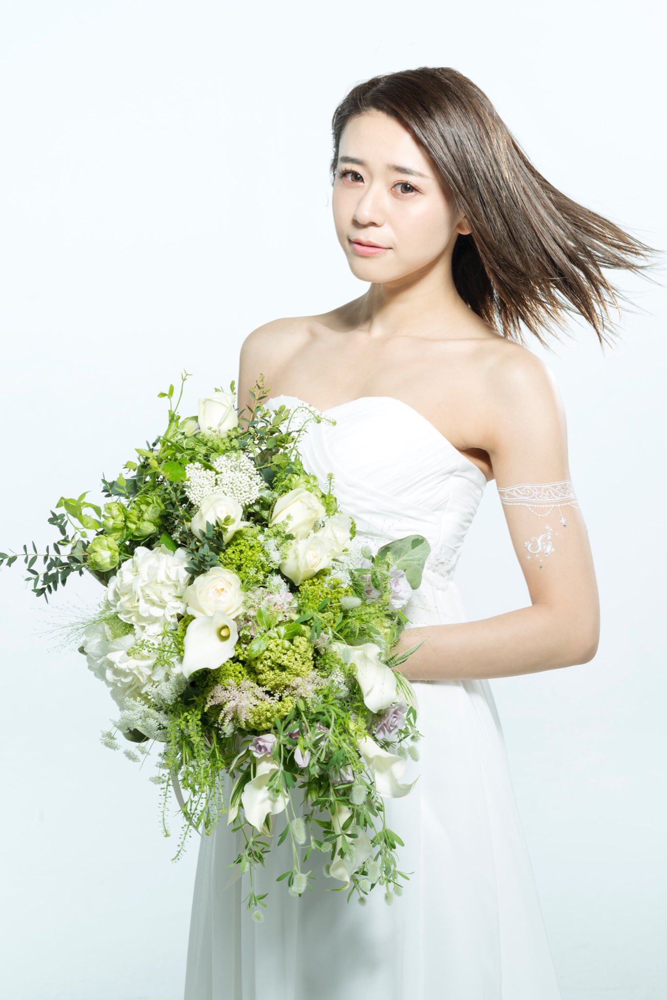 寺地みのり 今日は撮影に行ってきました 実はウェディングドレス着るのは初めてでした デコ肌 ボディージュエリー タトゥーシール通販 Dress 2 Style 衣装レンタル 磯部百花園 徳川店 フラワーギフト T Co Db3dy3grc6 Twitter