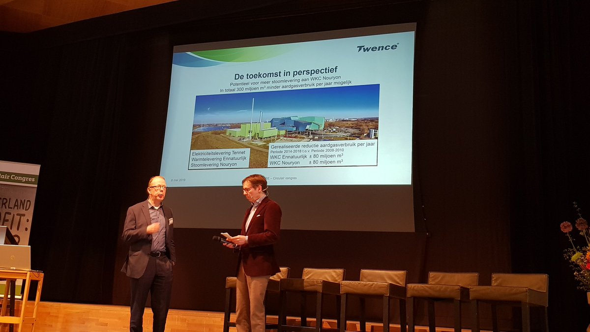 ReinierGerrits's tweet photo. Op #bbe19 Twence: @WimdeJong2 willen op termijn oa mierenzuur gaan produceren uit CO2 van biomassa installatie, maar ook terugwinning van grondstoffen uit mest. Véél interessante initiatieven gaande bij @twencehengelo chapeau! https://t.co/36pXuH7XN5