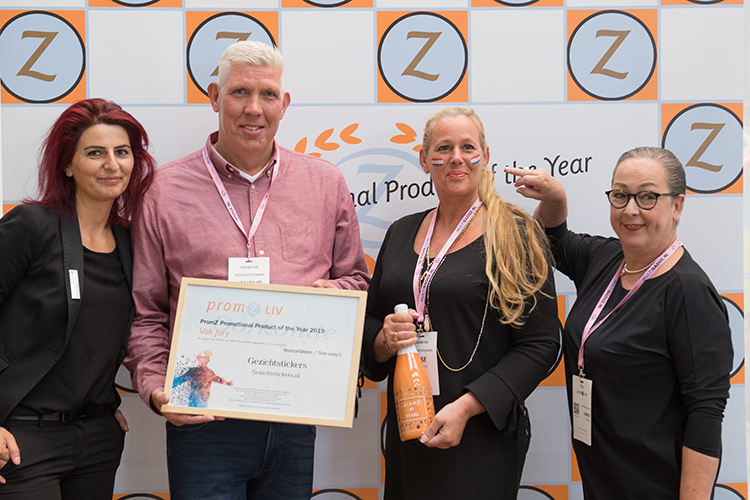 PromZTweetZ's tweet photo. Gezichtstickers van https://t.co/isMwexP7Pd is winnaar van de PromZ Promotional Product of the Year award in de categorie Beursartikelen / Give-aways. Vandaag nog te zien op https://t.co/XwQlAw6PQg stand 650. #pppoty #promzlive #gezichtstickers #beursartikelen #giveaways https://t.co/LMAlunxxJs