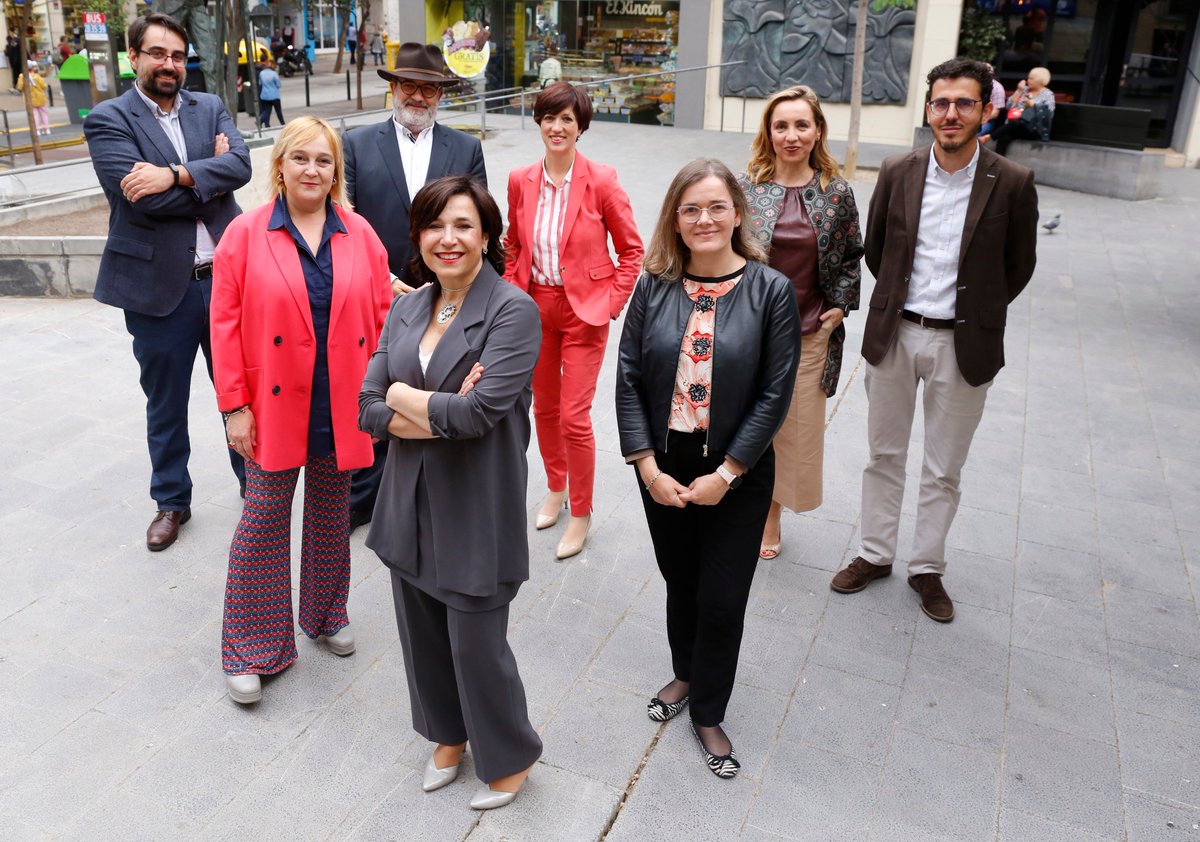 DircomARA's tweet photo. Desde este martes, @DircomARA tiene nueva junta directiva y nuevos proyectos: @MercedesGraciaA fue proclamada presidenta de #Dircom en #Aragón, al frente de un equipo que defenderá #valores como "la transparencia, la credibilidad y la sostenibilidad". 
 
https://t.co/At5kb4OBem https://t.co/C1CI72z7bU