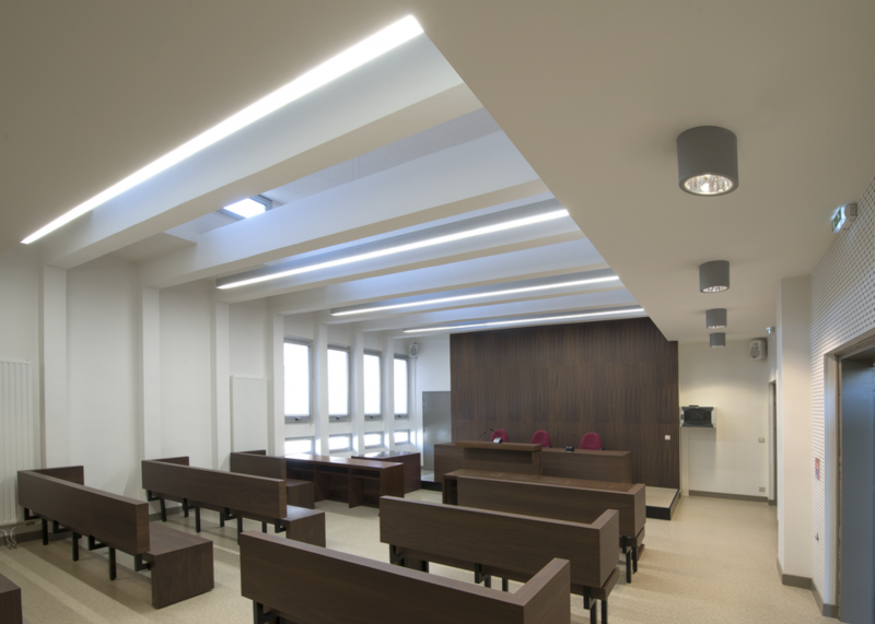 AydinlatmaMrkzi's tweet photo. Fransa, Arcachon’da yer alan adliye binası, Bulle Architects tarafından tasarlanmıştır. Sürdürülebilirlik ve enerji verimliliği odağında geliştirilen aydınlatma konsepti, Etap armatürleri ile uygulanmıştır. Aydınlatma Merkezi, Etap Lighting Türkiye Distribütörü. #etaplighting https://t.co/XhZxtuIBuE