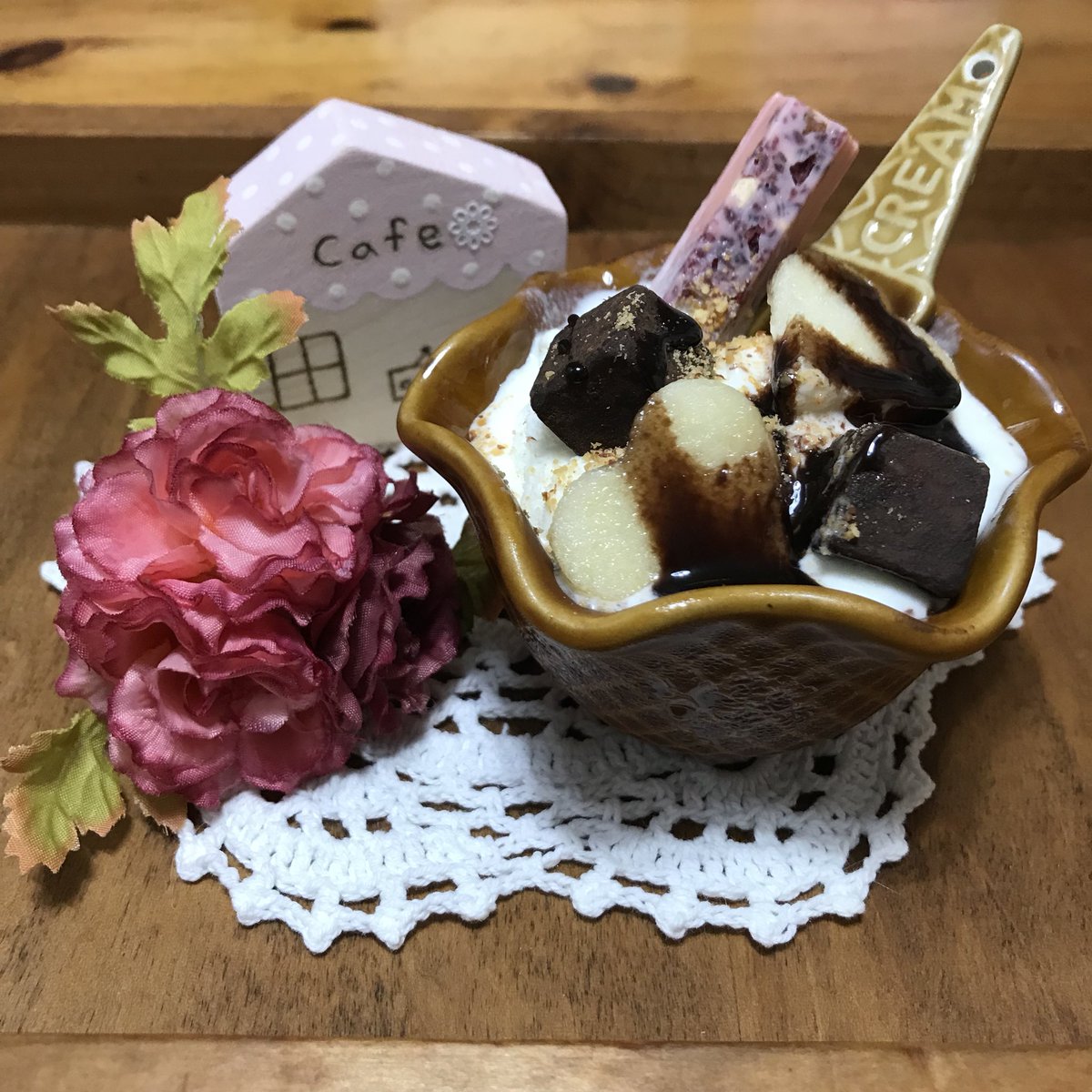 あかね こんにちは O O いつもありがとうござます チョコレートパフェ 追伸 酷すぎる日 酷い日 チョコレートパフェ リラックマショコラキャラメルチョコ キットカット キットカットストロベリーチーズケーキ ローストアーモンドプードル りんご