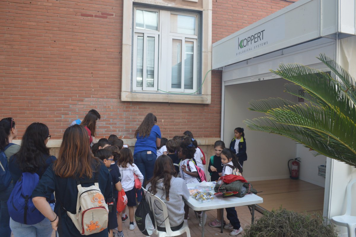 upctdivulga's tweet photo. Descubre en el #campusingeniería19 al equipo de competición @UPCTDroneTeam y disfruta de su exposición de drones, el taller de realidad virtual y realidad aumentada y la optimización de la polinización de cultivos de la mano de @KOPPERT_ES. https://t.co/Evbpaaht6P