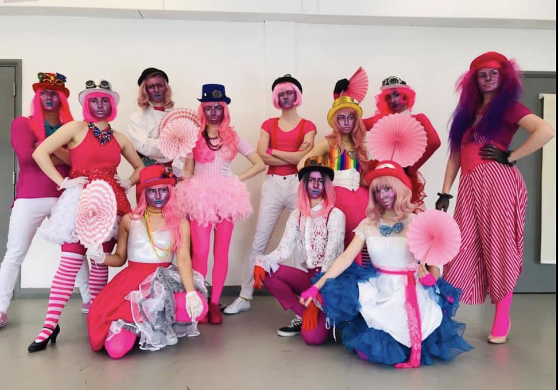 1VisionDanceCo's tweet photo. Well done to the students who took part in a @WowDancersWales performance for the @LeeStaffordLSE launch! 

#pink #wow #wowdolls #leestafford https://t.co/hLPysVIUoz