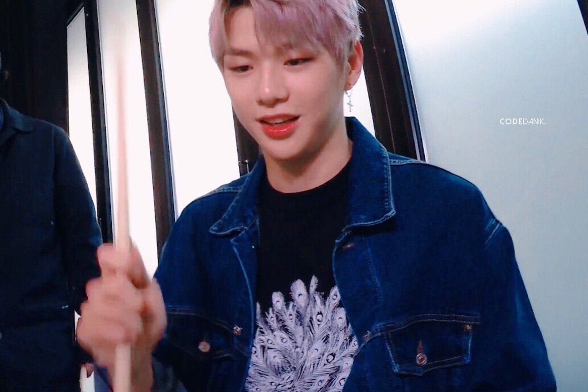 CodeDaniK's tweet photo. ㅠㅠㅠ 너무 귀여워🥁🥁🥁

#강다니엘 #kangdaniel #カンダニエル #คังแดเนียล #姜丹尼尔 https://t.co/SLpQEtE3A5