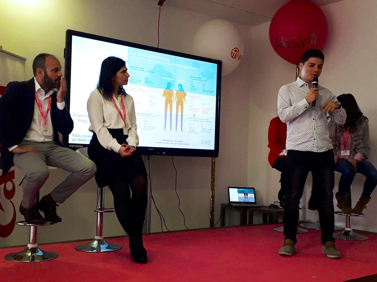 ACMunicipis's tweet photo. Expliquem al Congrés #Localtic2019 el projecte impulsat per l’@ACM948 per a l’elaboració del Plans d’Integritat com a base d’una futura #CompliancePública per fomentar la #integritat i l’ #ÈticaPública a l’administració local #XarxaGovernsTransparents https://t.co/aBz5gJWker