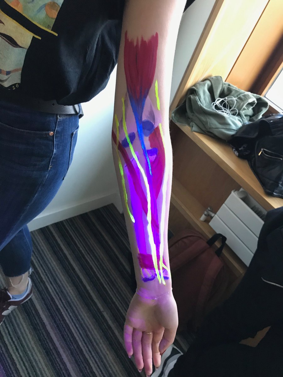 Photos from our 1st year revision workshop w/ AIM - body painting (including UV!), play-doh joints & Pin the Muscle on the Bone
#artbeatedinburgh #artandanatomy #humananatomy #medicine #learnbydoing #art #anatomy #revision