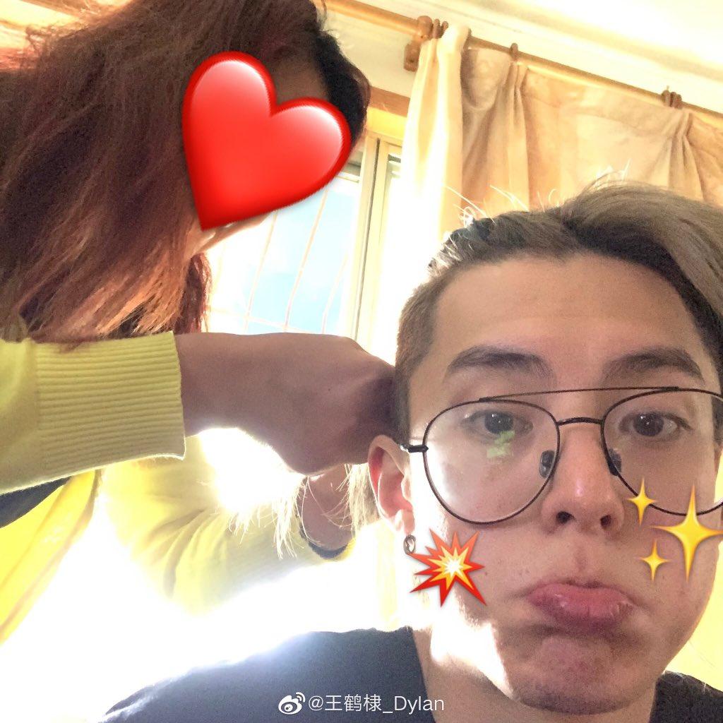 krexxieee's tweet image. "The boy has a braided hair today made by his mama While the girl is sitting like a 'Man from work' in her house signaling 'OKAY'..."  #DECIPHERTHIS. 

#DyShen #DiYue~ 💜💛 'Those who knew will only know' 😎😉😏