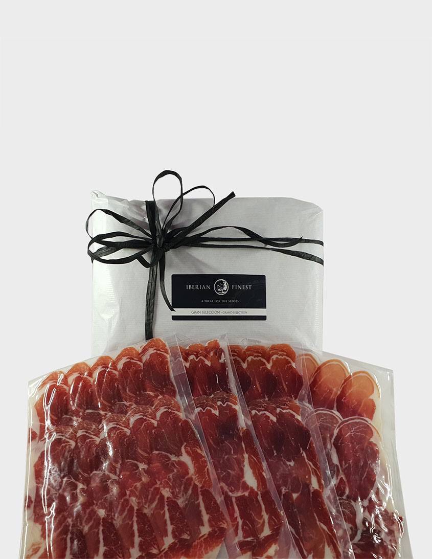 IberianFinest_'s tweet photo. Una paleta ibérica bien cortada, con su aprovechamiento total en tacos de aquellas zonas de difícil acceso al cuchillo, es un recurso bárbaro.

El envasado al vacío permite la dosis perfecta, la conservación adecuada, el sabor óptimo. 

¡Visita nuestra web! 🤤

#iberian #jamon https://t.co/nFHfegNGmv