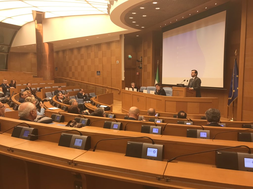 Key4biz's tweet photo. @carlosibilia ai Comuni: “#ANPR e #Spid non sono i temi in cima alle campagne elettorali ma rappresentano il futuro del Paese. Entro il 2019 tutti i Comuni devono subentrare all’Anagrafe Unica. Vedo in sala @Sogei_SpA contate su di lei” https://t.co/JG5lqjdIbM