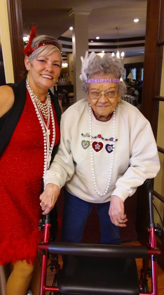 ThorntonTerrace's tweet photo. Fun at our resident theme dinner "1920's-Chicago's Speak Easy" https://t.co/S2iAaESCjE