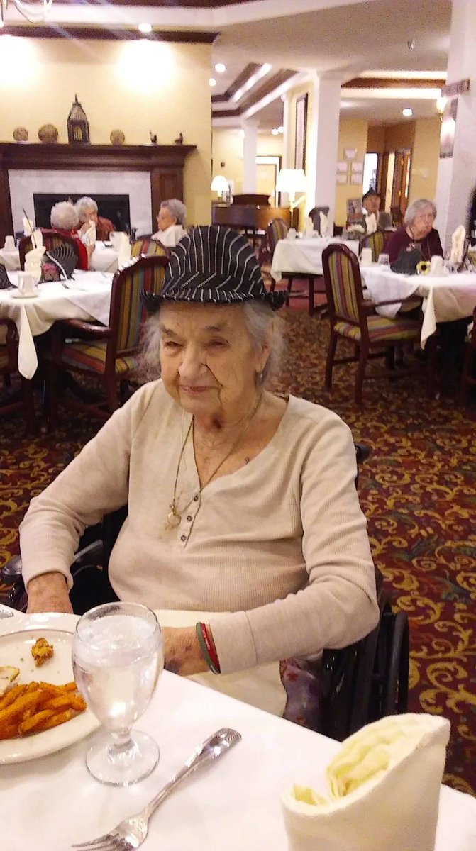 ThorntonTerrace's tweet photo. Fun at our resident theme dinner "1920's-Chicago's Speak Easy" https://t.co/S2iAaESCjE