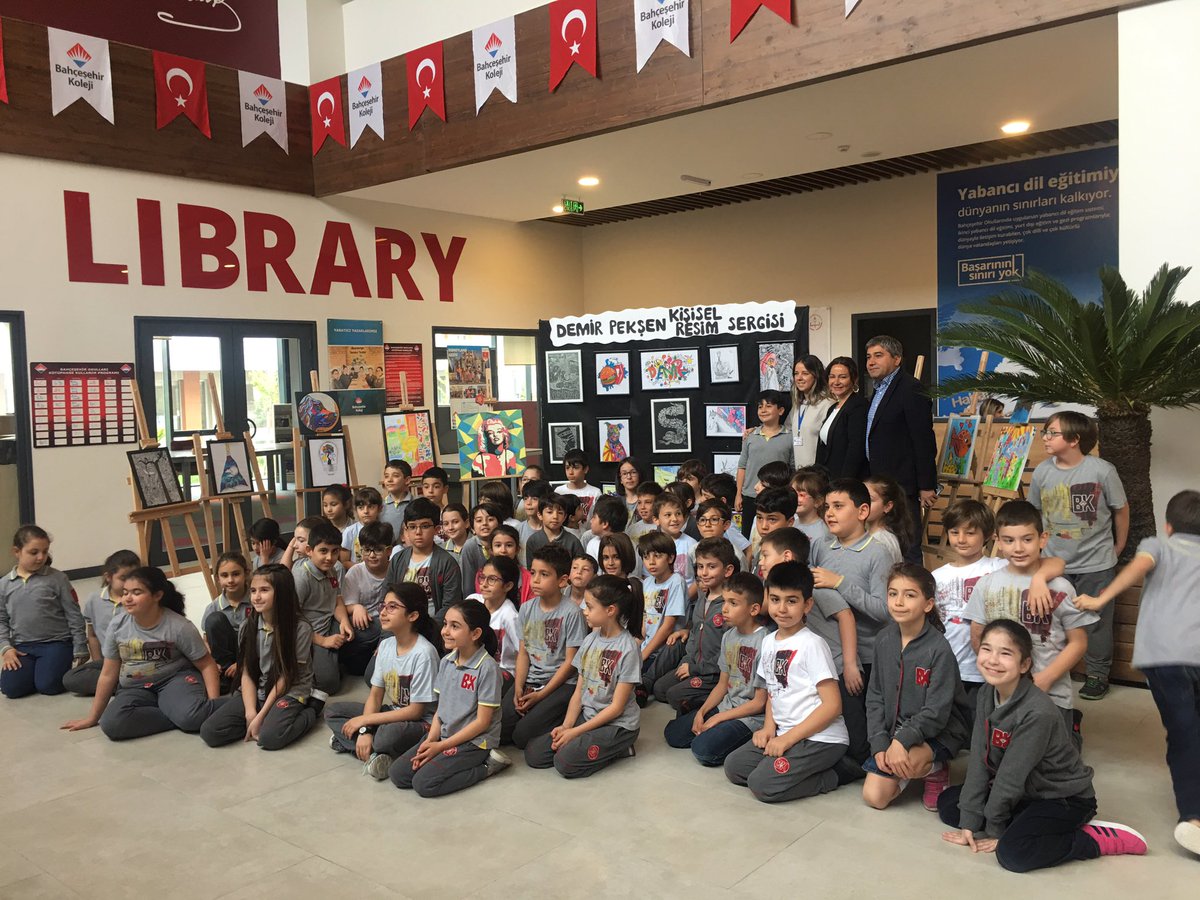 cnnguler's tweet photo. 3/C sınıfı öğrencimiz Demir Pekşen ilk kişisel resim sergisini açtı👏🏻👏🏻tebrik ediyor başarılarının devamını diliyoruz. @Savas_BOYAR @VeditK  @ozgeeasln @TrkErsen @srdlarslan @eminebulutttt @seddaauyr @bahcesehir_k12 @Bahcesehir_Sam https://t.co/SPlFsdM1Ky