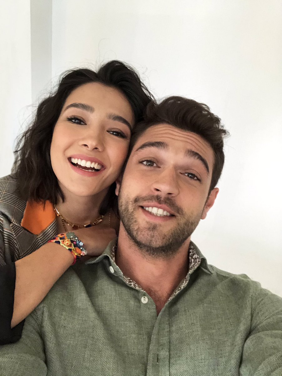 Her Yerde Sen (@heryerdesenfox) on Twitter photo Gelsin o zaman <a href="/furkandic/">Furkan Andıç</a> ve @aybukepusat'tan ilk selfie! 😍 Çok yakında FOX'tayız. 🎉 #HerYerdeSen Gelsin o zaman <a href="/furkandic/">Furkan Andıç</a> ve @aybukepusat'tan ilk selfie! 😍 Çok yakında FOX'tayız. 🎉 #HerYerdeSen