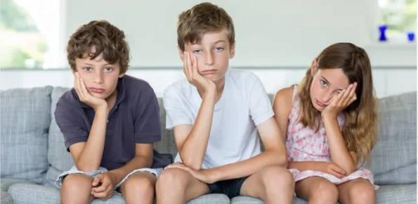 Faut-il laisser les enfants s’ennuyer ? Trop-plein d'activités, troubles de l'attention, accoutumance hédonique, l'ennui source de rêveries, imagination, créativité, concentration, construction de la personnalité, tolérance à la frustration, ... franceinter.fr/emissions/gran…