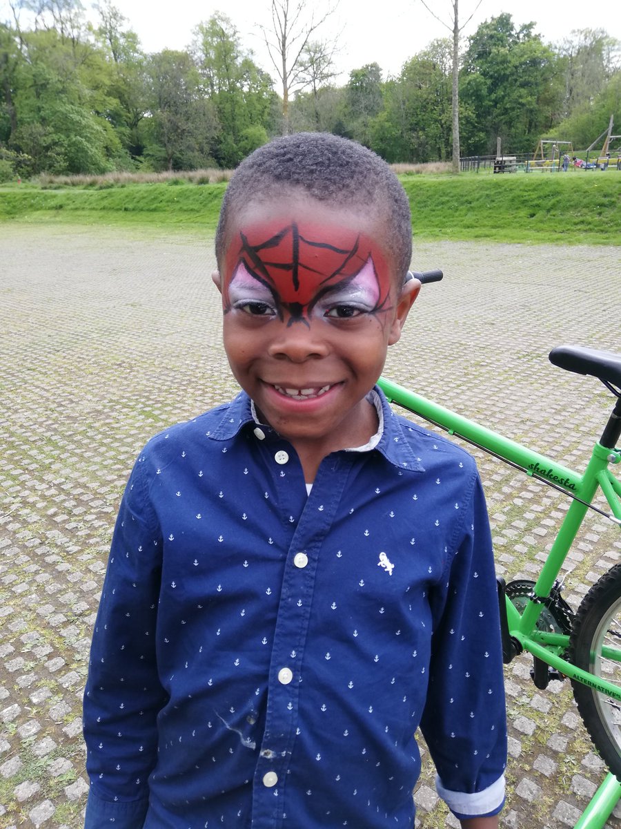 SWCC7's tweet image. The kids had a great time with glitter tattoos and facepaint!
Also big thanks to Anne from Bounce for the Led Ride, and Iona Grey for the Led Ride and Bike lessons!