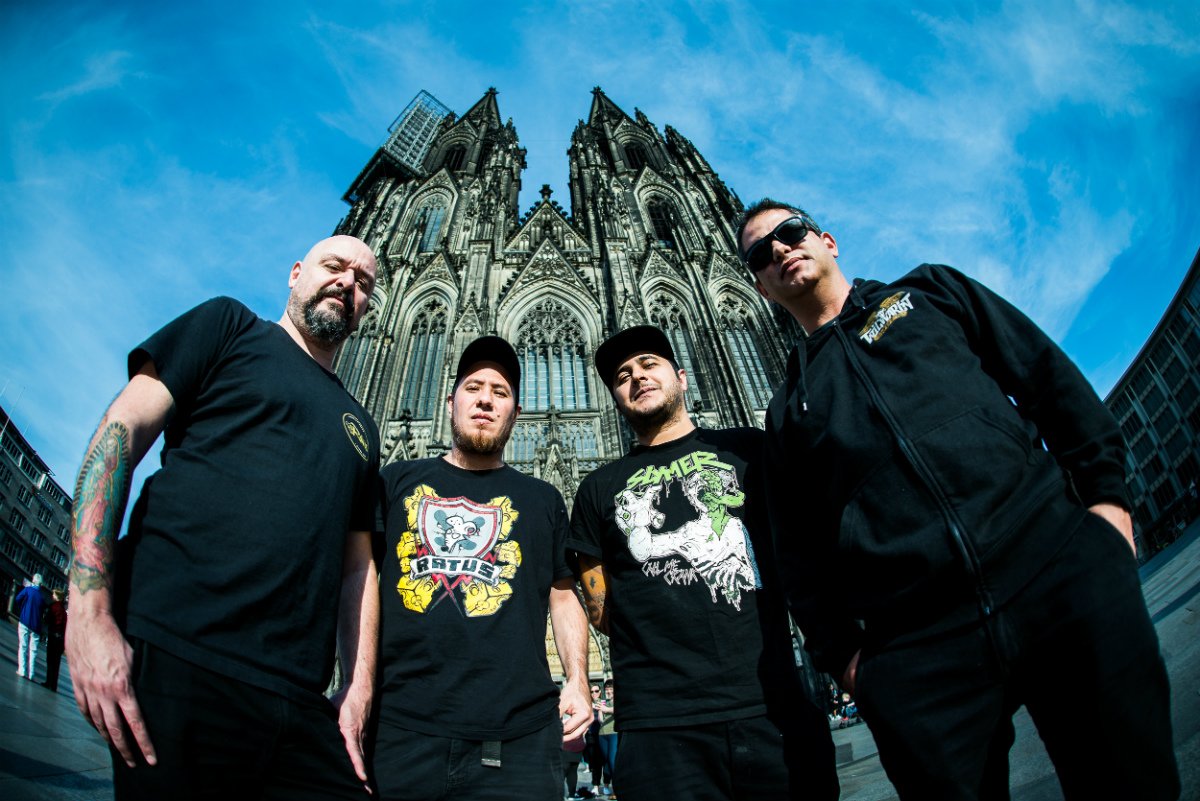 VISIONS Premiere: Die brasilianischen Thrash-Punks <a href="/statuesonfire/">Statues on Fire</a> streamen ihr neues Album "Living In Darkness" vorab: visions.de/news/29891/VIS…