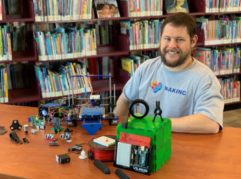 THIS weekend, you won't want to miss the 1st Annual #MakerExpo. See link for what's in store! hubs.ly/H0hL8NG0 <a href="/MadeInBarrie/">MadeInBarrie</a> <a href="/BPL_inthecity/">Barrie Public Library</a>