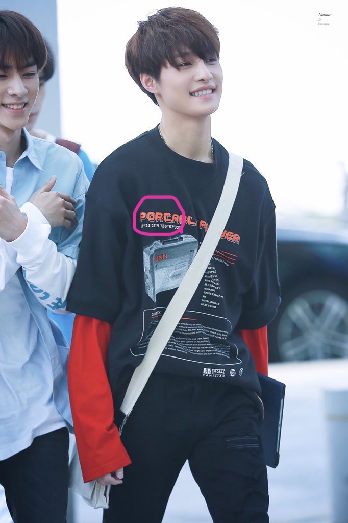 JadeCznnie's tweet photo. Yangx2 mi sento tirata in causa 🙈@WayV_official
#WayV #WeiShenV #威神V #YANGYANG #刘扬扬 #WayV_TakeOff_Character #WayV_ReadyFor_TakeOff #wayv_takeoff_1stimage #WayV_TakeOff_MVteaser https://t.co/Kwqsmhtexc