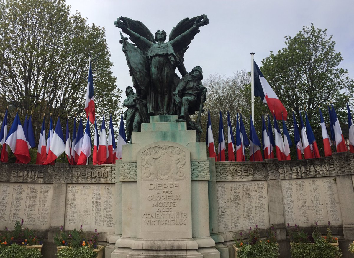 Thierry_Duliere's tweet photo. #Dieppe #8Mai1945 #74ans après l’armistice nous commémorons la fin d’une guerre pendant laquelle nos soldats avec les Alliés se sont battus pour notre liberté Hommage doit leur être rendu pour leur sacrifice @RegionNormandie @seinemaritime #AndreGautier @LemaireJeanChr2 https://t.co/ic6OB0vw1I