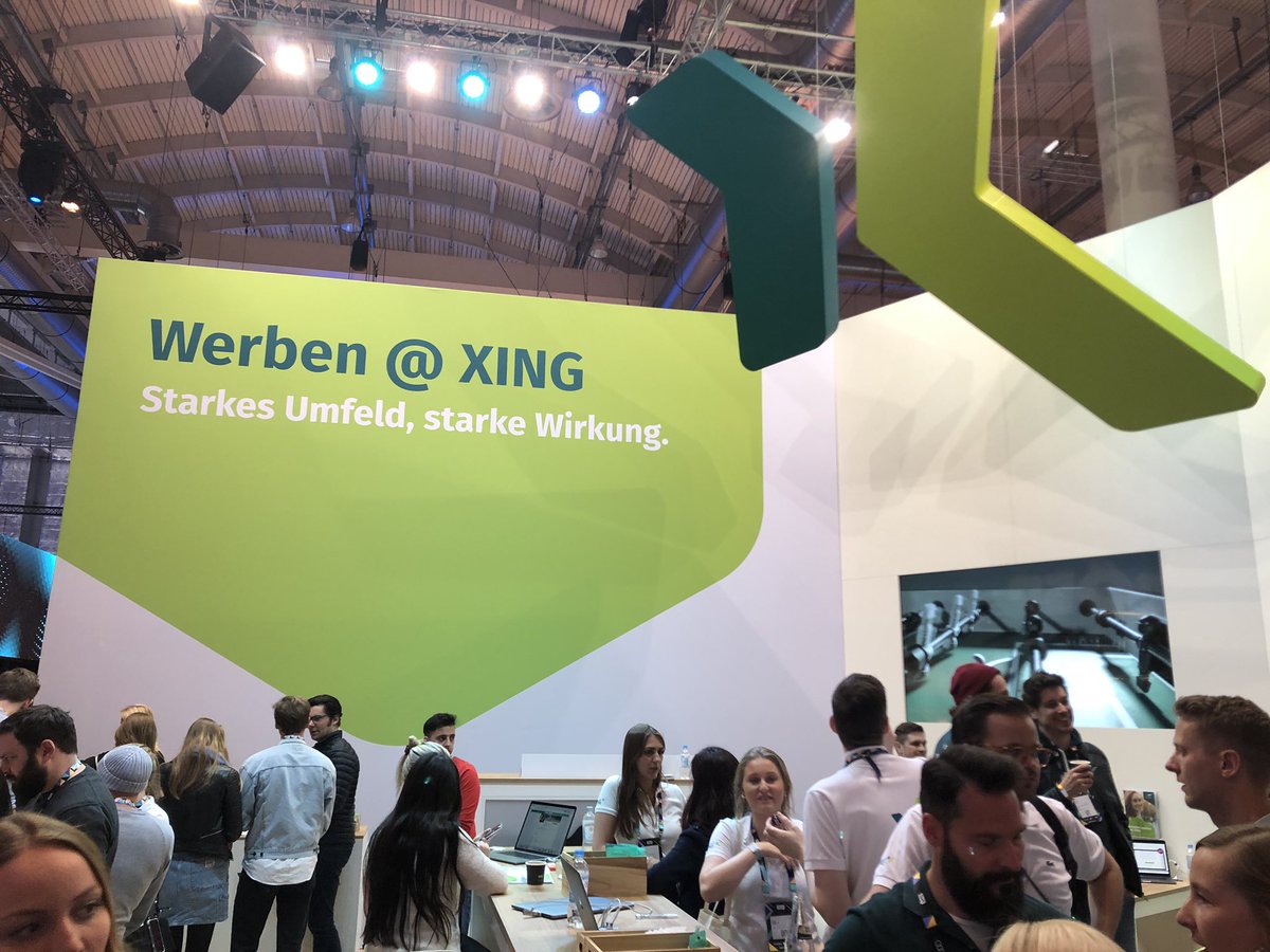 Unfassbar, dass der Stand nach DER Party hier gestern Abend noch steht! #OMR19