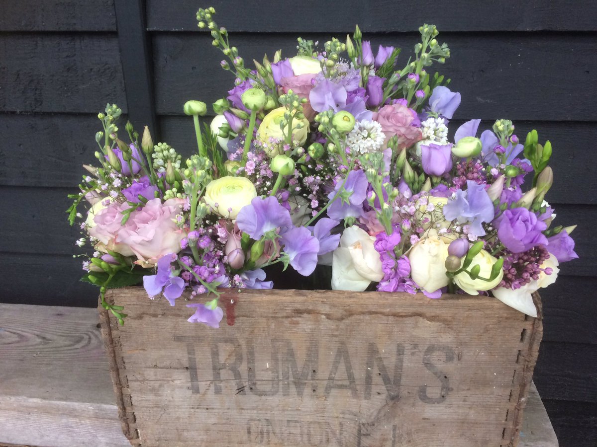 StephsFlowerB's tweet photo. Last Saturday’s wedding with cream and lilac colours- scent was amazing #weddingflowers #weddingseason #weddingideas #norfolkflorist #norwichflowers #stephsflowerbarn https://t.co/LWI3gCQNjo