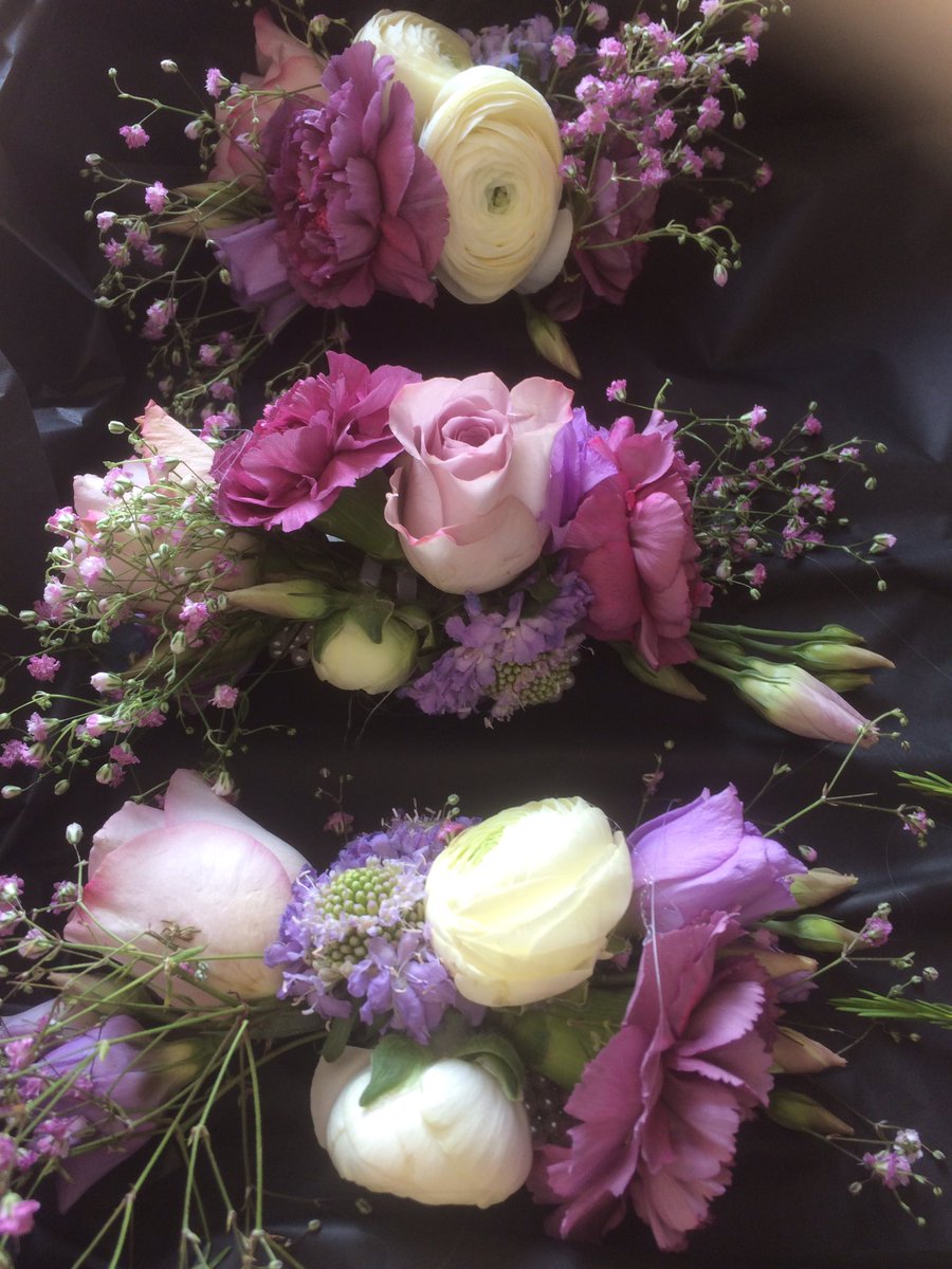 StephsFlowerB's tweet photo. Last Saturday’s wedding with cream and lilac colours- scent was amazing #weddingflowers #weddingseason #weddingideas #norfolkflorist #norwichflowers #stephsflowerbarn https://t.co/LWI3gCQNjo