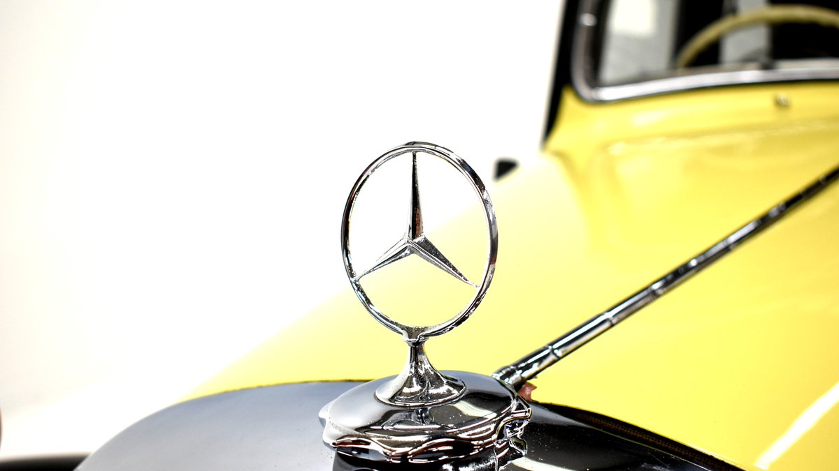 MSL_Ballsbridge's tweet photo. Feeling blue on this grey Wednesday? Drop into @MSL_Ballsbridge where our yellow 1938 @MercedesBenz 170 V is sure to brighten your spirits!
FACT: This 170 V underwent restoration in the early '90s to repair damage caused during the Blitz!
#W136 #ClassicMB #MBClassicCollection https://t.co/FDX4TQfabr