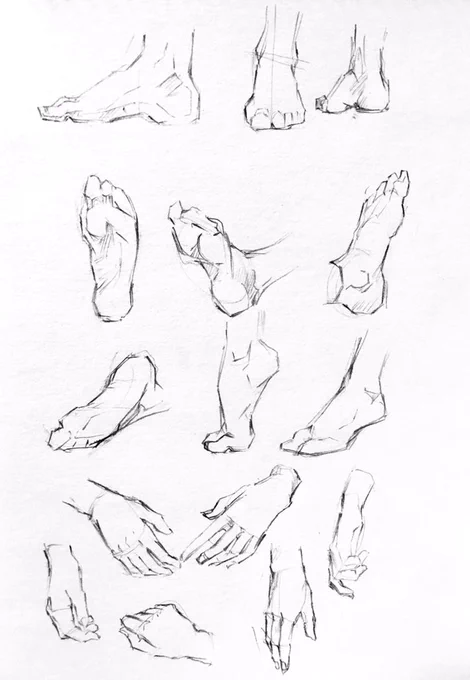 やさしい人物画 178ページ

ついでに手の練習も
手って単純な形に見えて、無駄に表情豊かだから困る 
