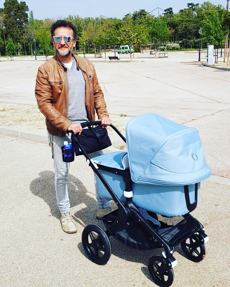 cristinalarcon8's tweet photo. Y con este pedazo de papi qué hacemos?? 
Me siento orgullosa de él! 
@JLGARCIA_PEREZ
@Bugaboo
#equipo
#babyPaco
#bugabootrack
#bugaboofox 
#nadacomounbugaboo 
#bebé #baby #newborn https://t.co/ONVbTR4A7n